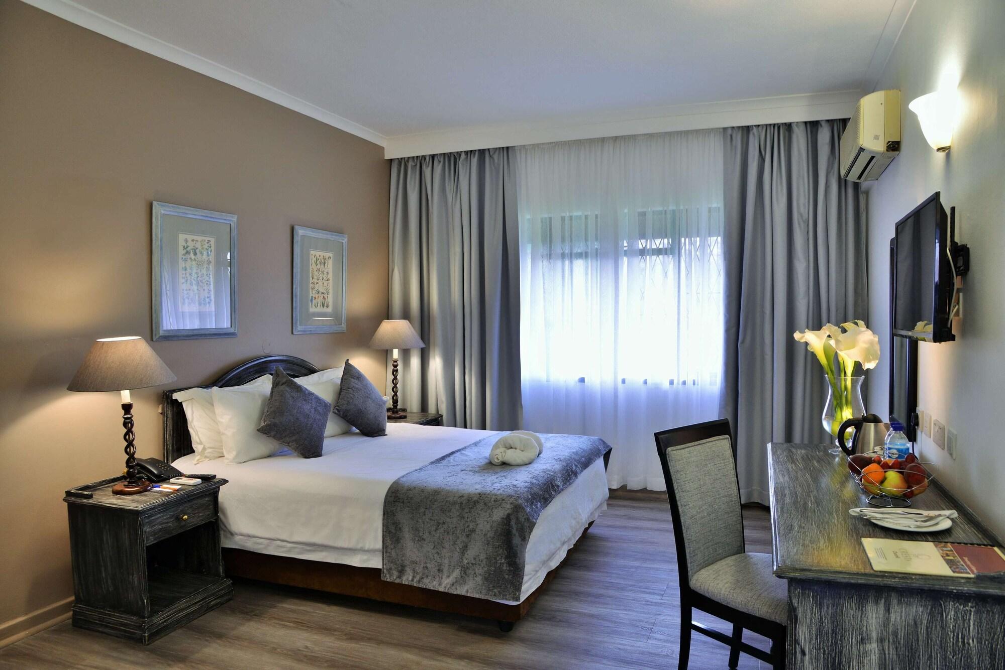 בולוואיו Cresta Churchill Hotel מראה חיצוני תמונה