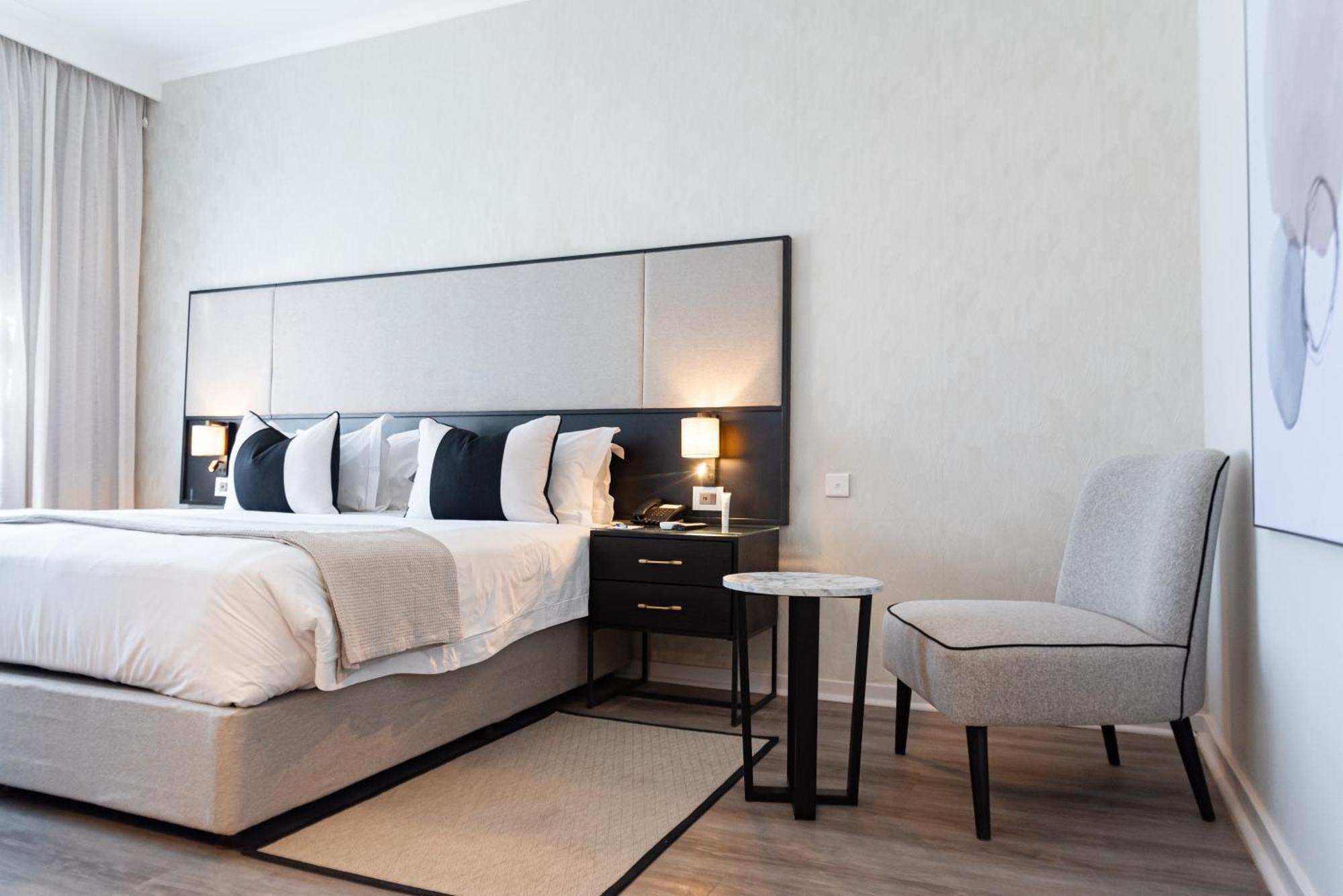 בולוואיו Cresta Churchill Hotel מראה חיצוני תמונה