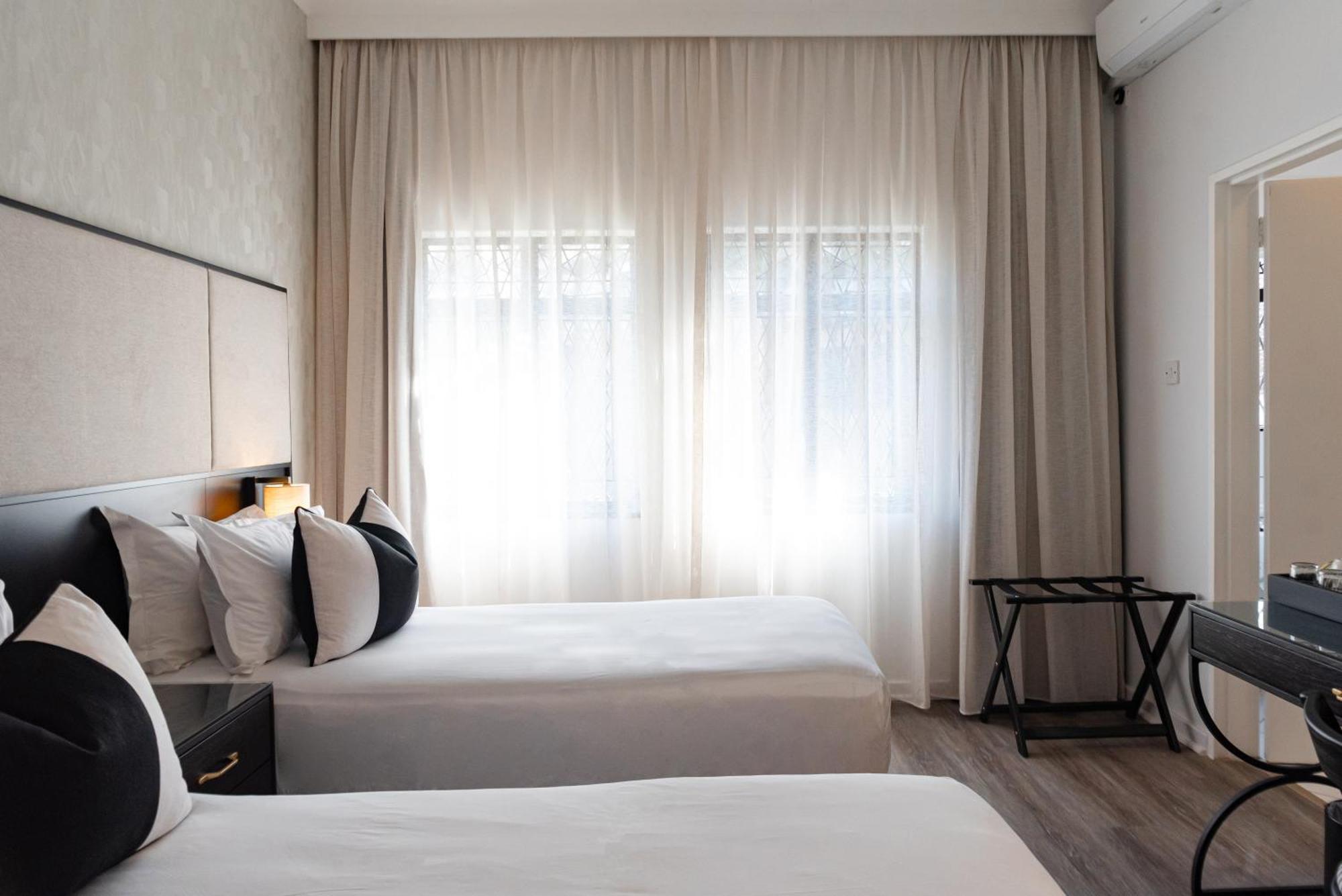 בולוואיו Cresta Churchill Hotel מראה חיצוני תמונה